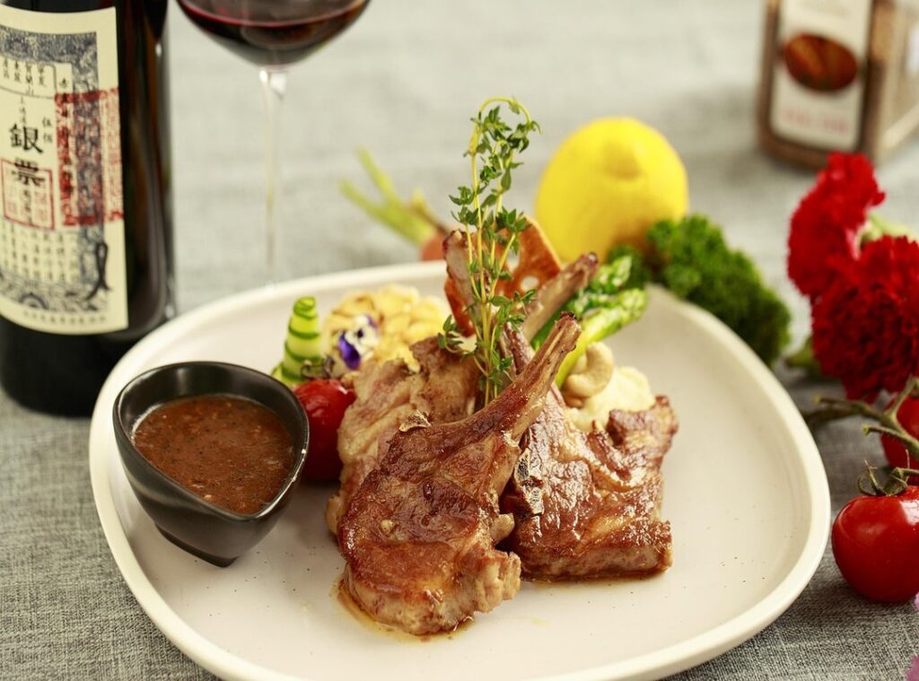 does channing tatum have a twin brother?